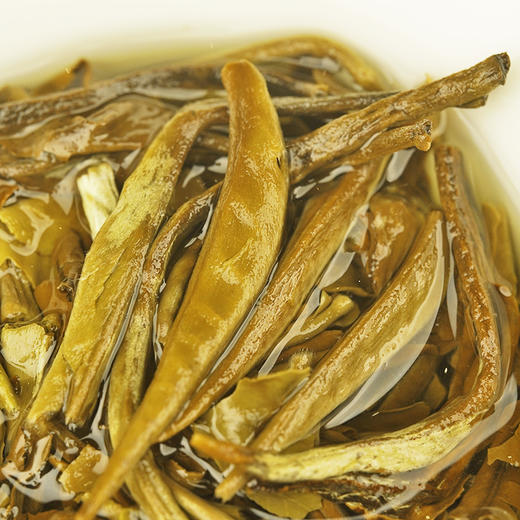 【古树银针】云南古树白茶全芽头临沧核心产区一年仅采一次  357克/饼 商品图3