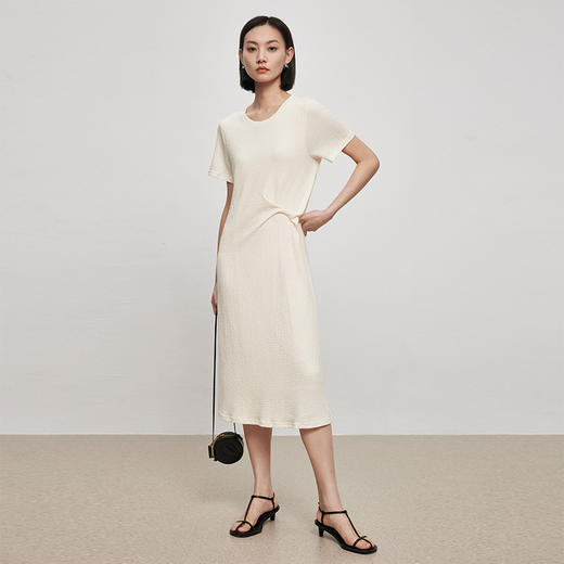 IN AND ON21973水波纹扭结连衣裙女长款优雅气质短袖圆领纯色简约长裙 商品图8