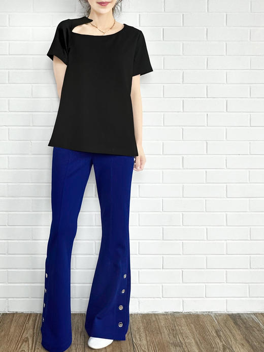 TYNVIE 不对称开口设计短袖T恤 - 黑色 商品图1