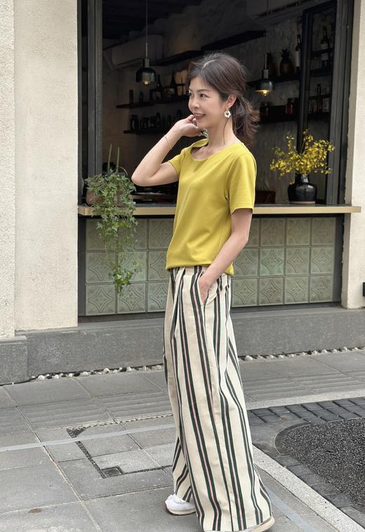 TYNVIE 不对称开口设计短袖T恤 - 芥绿 商品图1