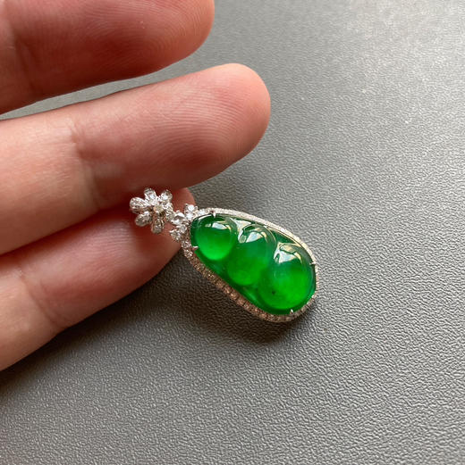 高冰种阳绿翡翠福豆18k白金钻石镶嵌 商品图7