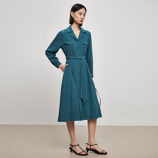 IN AND ON22406西装裙女收腰高级感气质高腰西装领长袖大摆中长款a字连衣裙 商品图6