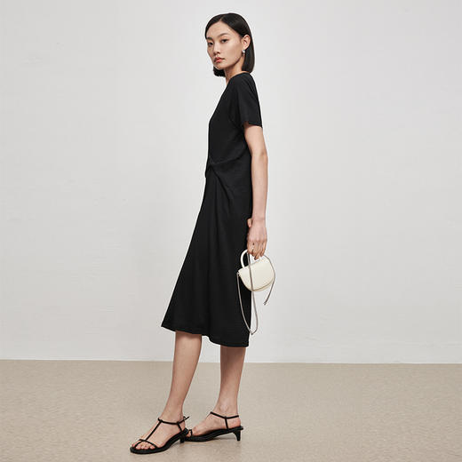 IN AND ON21973水波纹扭结连衣裙女长款优雅气质短袖圆领纯色简约长裙 商品图6