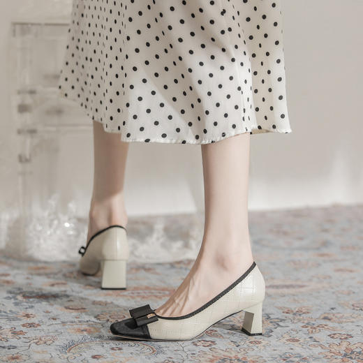 【服装鞋包】-2023新款方头玛丽珍单鞋粗跟高跟鞋 商品图0