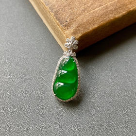 高冰种阳绿翡翠福豆18k白金钻石镶嵌
