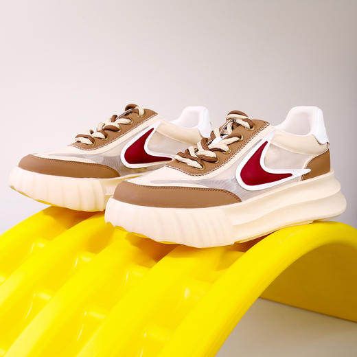 Safiya/索菲娅2023新品新潮撞色勾勾透气网面松糕厚底休闲鞋 SF33112402 商品图2