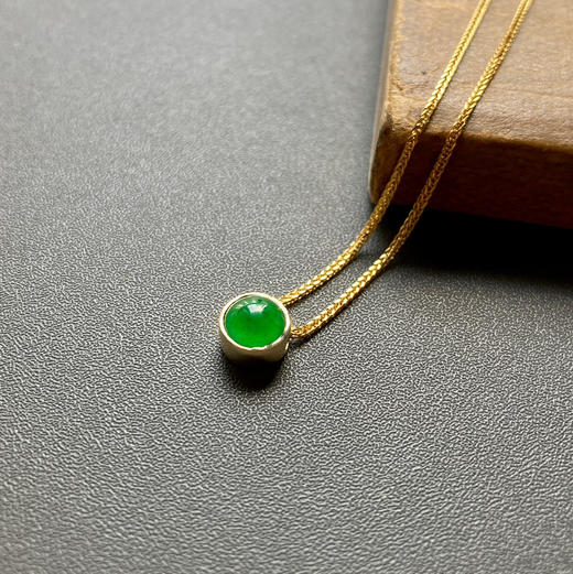 冰种阳绿翡翠蛋面吊坠18k黄金镶嵌 商品图0