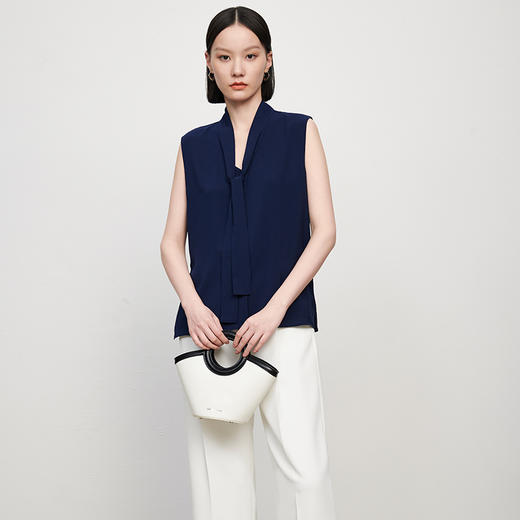 IN AND ON21210夏季新款设计感丝滑飘带衬衫女V领丝质无袖背心上衣 商品图1
