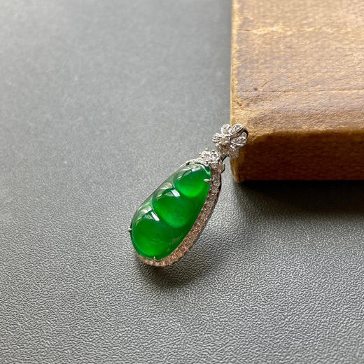 高冰种阳绿翡翠福豆18k白金钻石镶嵌 商品图1