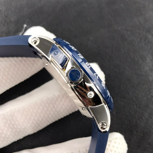TWA雅典航海世家 El Toro/Black Toro万年历腕表 复刻天文台认证机芯:UN-32自动上链机芯，专利双窗口大日历，表壳材质:316L钢/陶瓷圈口/陶瓷按钮/陶瓷表冠，防眩抗磨损蓝宝石 商品图12