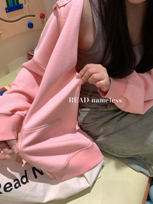 Read Nameless/橘粉卫衣+天丝背心灰色+开衩洗旧牛仔半裙 商品图3