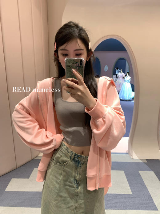 Read Nameless/橘粉卫衣+天丝背心灰色+开衩洗旧牛仔半裙 商品图4