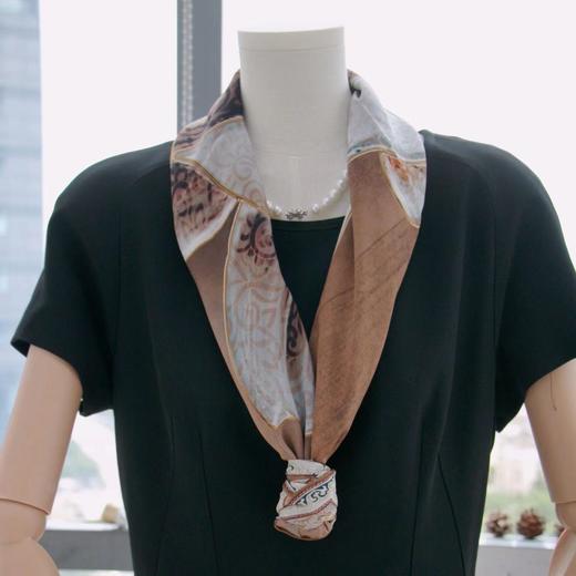 【甄珠贝·花卉系列】110*110cm纯真丝鸢尾花丝巾和花束淡水珍珠礼盒套装 商品图4