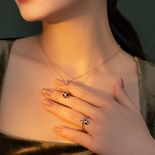 ［结·锁系列］18K玫瑰金镶钻黑玉髓月光石戒指 商品图5