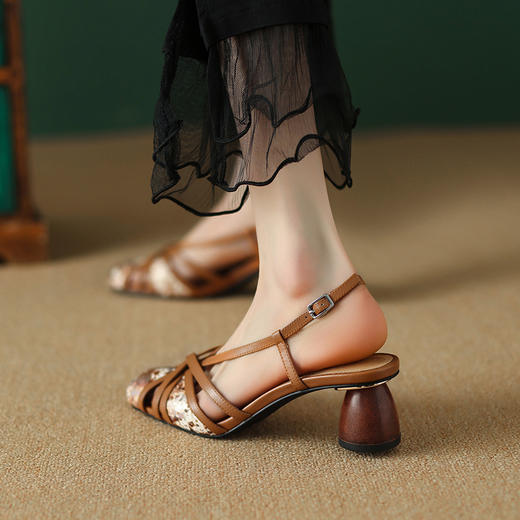 时尚个性，镂空个性印花粗跟凉鞋YX-A928 商品图10