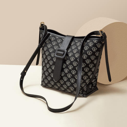 Safiya/索菲娅2023新款大容量水桶包单肩包女式斜挎包女包SF9111020Y 商品图0