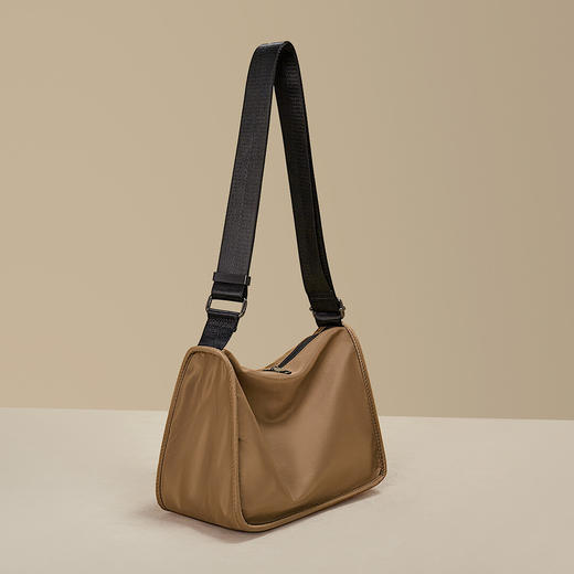 Safiya/索菲娅2023新款潮流休闲轻便运动包单肩包女式斜挎包女包SF9151071Y 商品图0