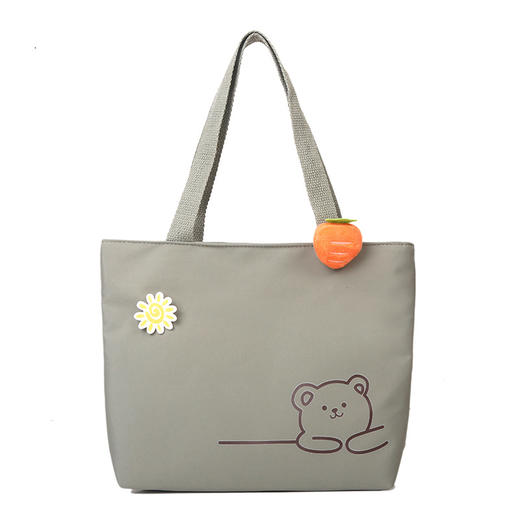 新款尼龙包包女上架啦！时尚学生挎包，小方包简约单肩，搭配街头风格，气场全开！学生休闲必备，实用耐用又时尚，精致设计，成熟大气，质感上乘，百搭搭配不出错！ 商品图6