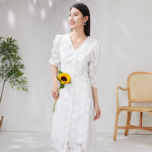 EITIE爱特爱夏款新品100%棉优雅V领显瘦高腰五分袖连衣裙7007757 商品图2