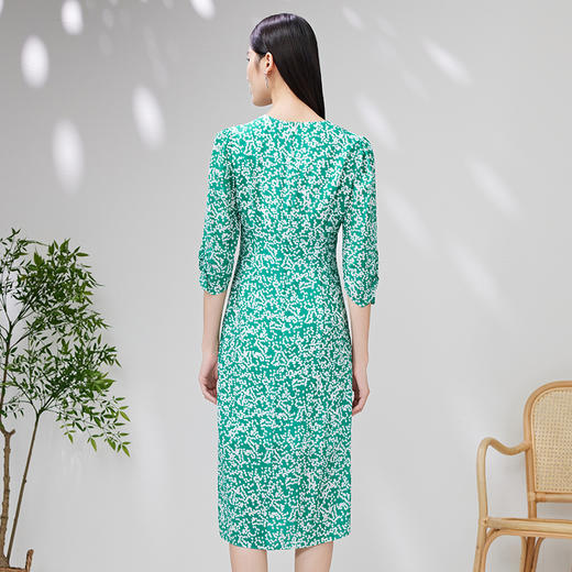 EITIE爱特爱夏季新款修身显瘦优雅V领印花连衣裙7007760 商品图4