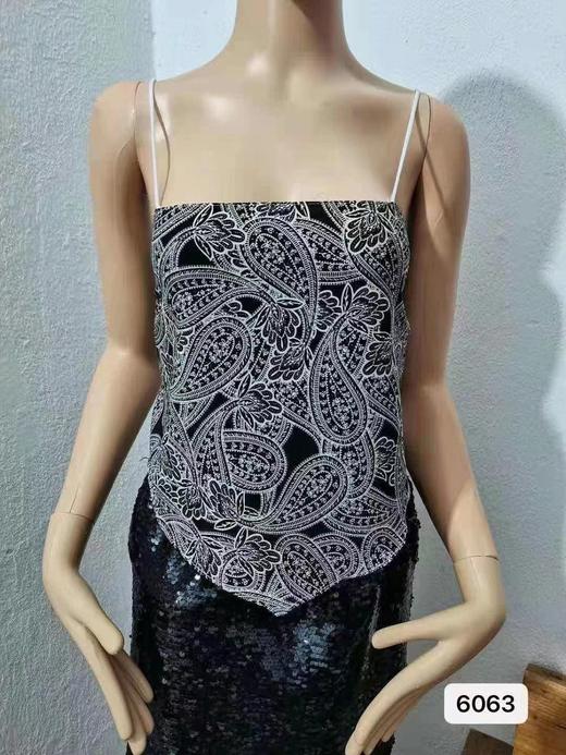 新款2023新潮设计感不规则露背系带肚兜小吊带背心内搭无袖碎花打底上衣女夏季 商品图10