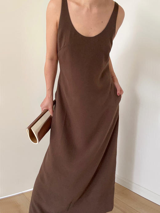 Viktoria Chan | SS23103 Tine U neck dress [ U领无袖连衣裙 棕 ] 商品图0