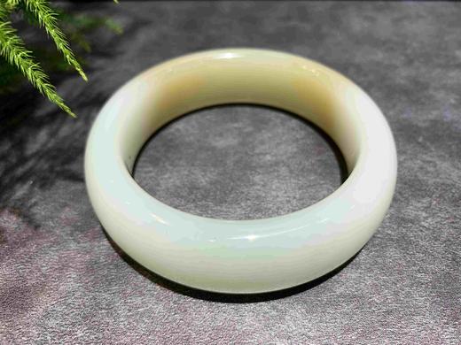 【御珠宫坊】糖羊脂白玉手镯57.3mm 商品图3