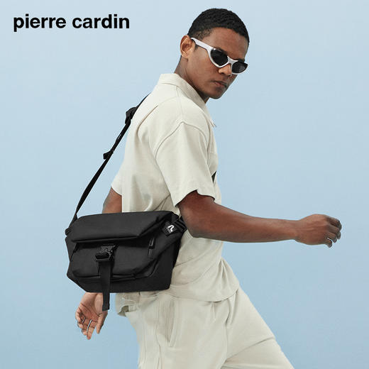 皮尔卡丹tooling系列 机能风男士斜跨包大容量 商品图1