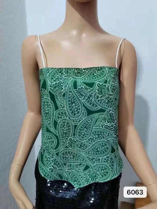 新款2023新潮设计感不规则露背系带肚兜小吊带背心内搭无袖碎花打底上衣女夏季 商品图12