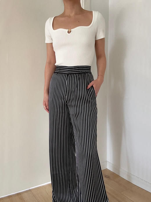 Viktoria Chan | SS23114 Tine short sleeve knit [针织短袖上衣 黑 / 白 ] 商品图3