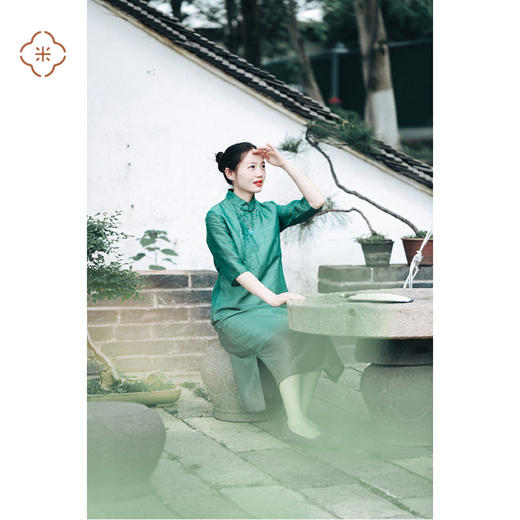 米马成衣 全幅内衬半领直身五分袖旗袍 “低调的热烈”我会穿去看 商品图2