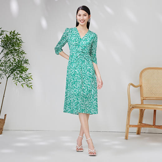 EITIE爱特爱夏季新款修身显瘦优雅V领印花连衣裙7007760 商品图3