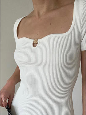 Viktoria Chan | SS23114 Tine short sleeve knit [针织短袖上衣 黑 / 白 ]