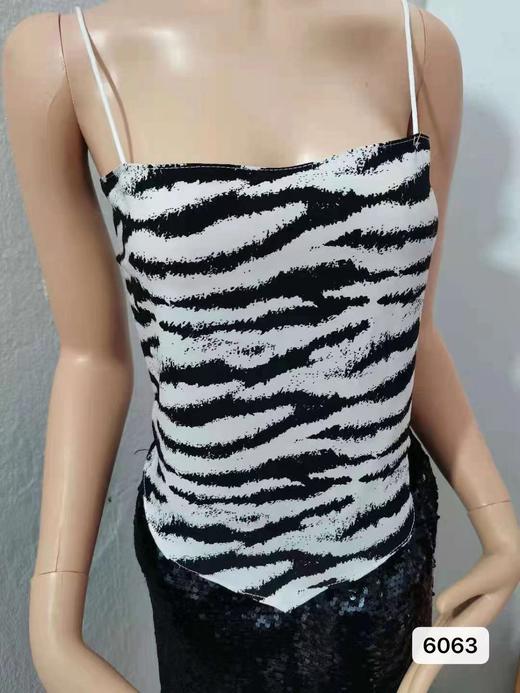 新款2023新潮设计感不规则露背系带肚兜小吊带背心内搭无袖碎花打底上衣女夏季 商品图8