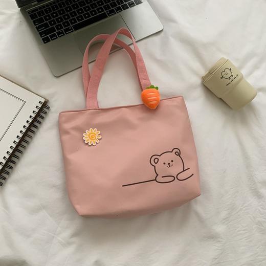 新款尼龙包包女上架啦！时尚学生挎包，小方包简约单肩，搭配街头风格，气场全开！学生休闲必备，实用耐用又时尚，精致设计，成熟大气，质感上乘，百搭搭配不出错！ 商品图5