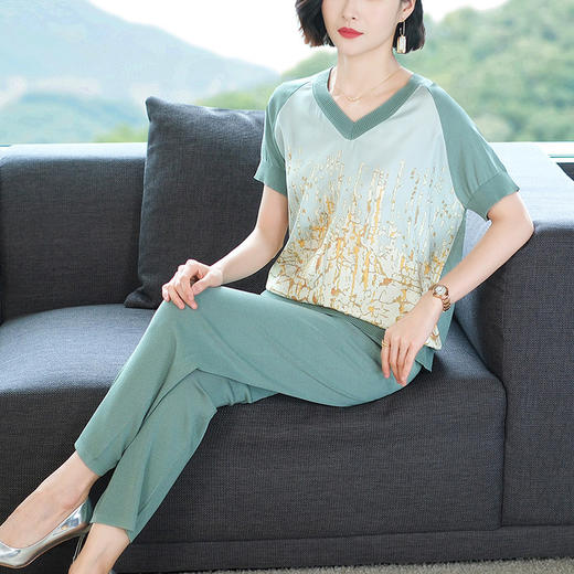夏季新款，短袖V领冰丝休闲薄款运动套装女士宽松t恤洋气妈妈两件套CC-10-1696 商品图6