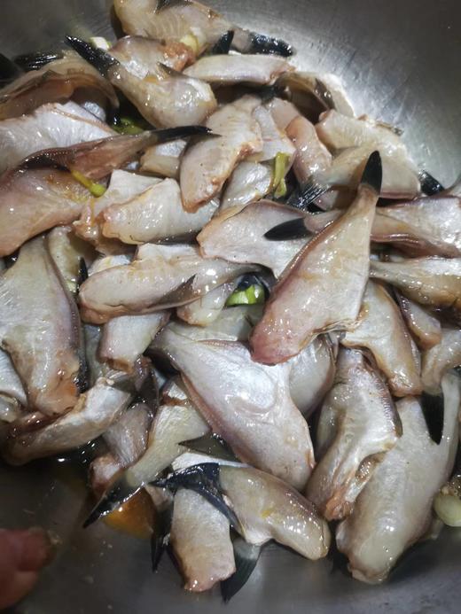 大连当地扒皮鱼 ，没有冰衣，去头去内脏去皮，适合炸着吃的鱼，小规格介意者慎拍，全国包邮 商品图2