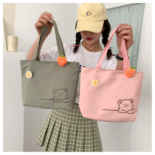 新款尼龙包包女上架啦！时尚学生挎包，小方包简约单肩，搭配街头风格，气场全开！学生休闲必备，实用耐用又时尚，精致设计，成熟大气，质感上乘，百搭搭配不出错！ 商品图1