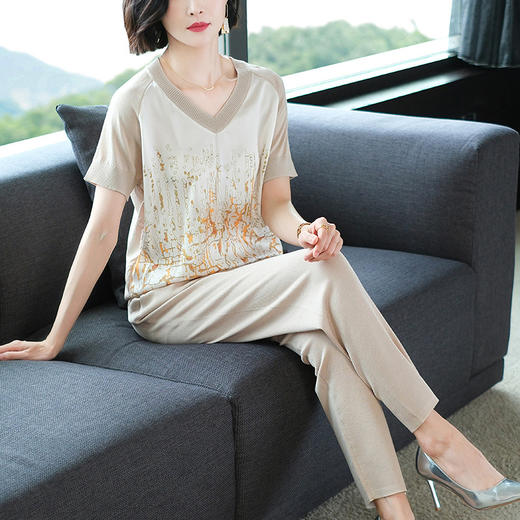 夏季新款，短袖V领冰丝休闲薄款运动套装女士宽松t恤洋气妈妈两件套CC-10-1696 商品图0