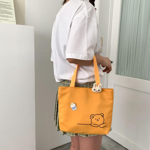 新款尼龙包包女上架啦！时尚学生挎包，小方包简约单肩，搭配街头风格，气场全开！学生休闲必备，实用耐用又时尚，精致设计，成熟大气，质感上乘，百搭搭配不出错！ 商品图3