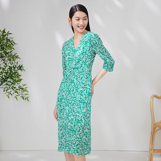 EITIE爱特爱夏季新款修身显瘦优雅V领印花连衣裙7007760 商品图1