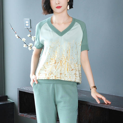 夏季新款，短袖V领冰丝休闲薄款运动套装女士宽松t恤洋气妈妈两件套CC-10-1696 商品图2