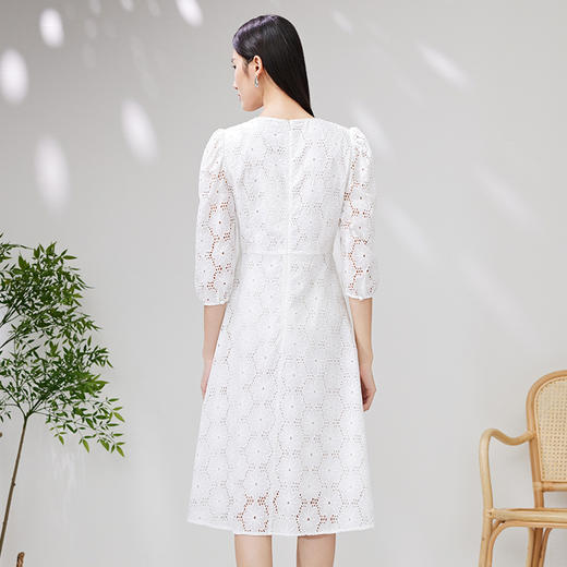 EITIE爱特爱夏款新品100%棉优雅V领显瘦高腰五分袖连衣裙7007757 商品图4