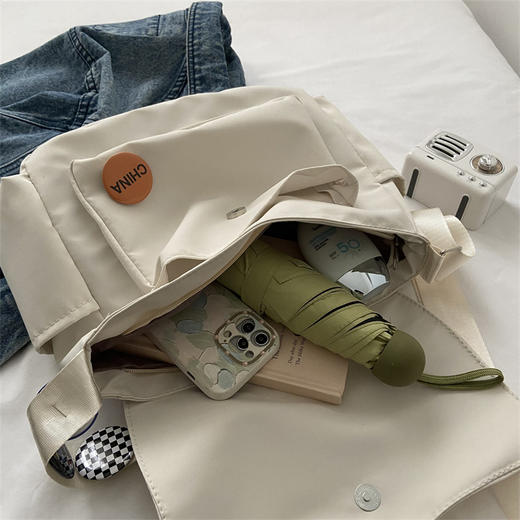 【新款尼龙大包】时尚韩版风，简约可爱，学生上课必备！夜校出门简易，斜挎更时尚，搭配休闲风，让你瞬间变身时尚IT Girl，带你轻松走入潮流！ 商品图3