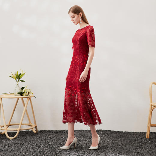 EITIE爱特爱春季新款精致优雅镂空绣花蕾丝显瘦礼服连衣裙6977608 商品图3