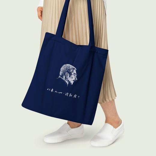 帆布袋：鲁迅语录“从来如此，便对吗？”，规格，340mm*370mm,图案来源：著名版画家刘春杰作品：“勇气”，售价38元。 商品图7