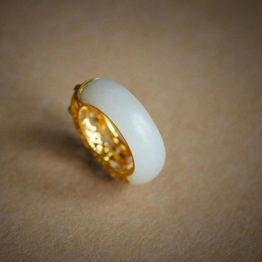 龢盒原创 半城烟云半城锦-白玉忍冬纹古典戒指 商品图3