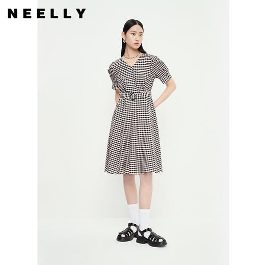 NEELLY纳俪商场同款V领黑白格子连衣裙女泡泡袖收腰中长款A字裙子N23052Y01156 商品图1