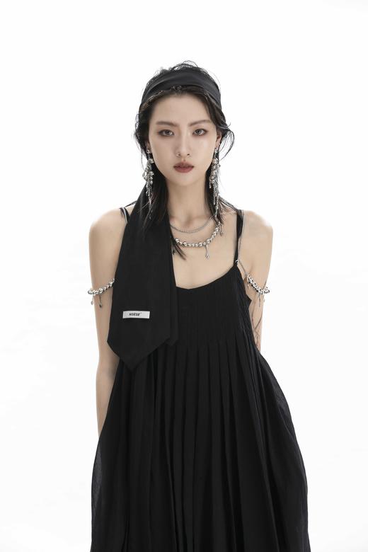 金属肩带压褶链条连衣裙 商品图2