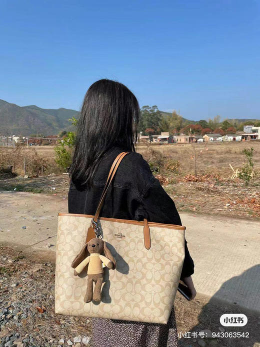 coach经典老花托特 磁扣版 商品图4